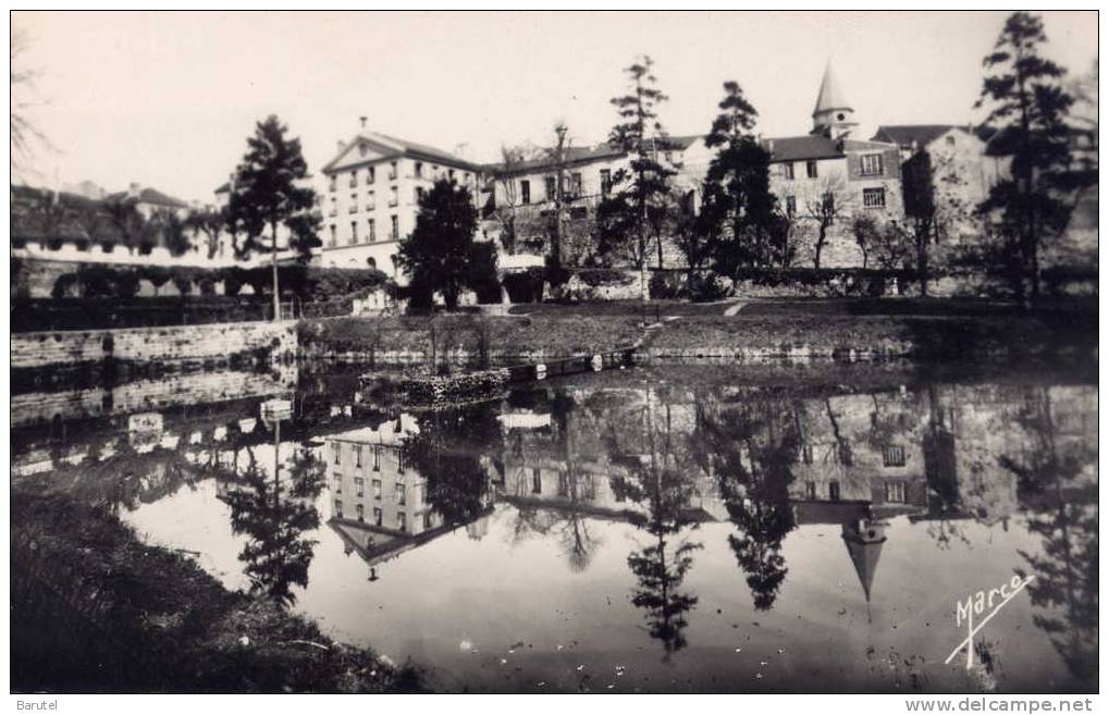 CARRIERES SUR SEINE - La Mairie Et L´Eglise. Ancienne Résidence De Mlle Louise De Lavallière - Carrières-sur-Seine