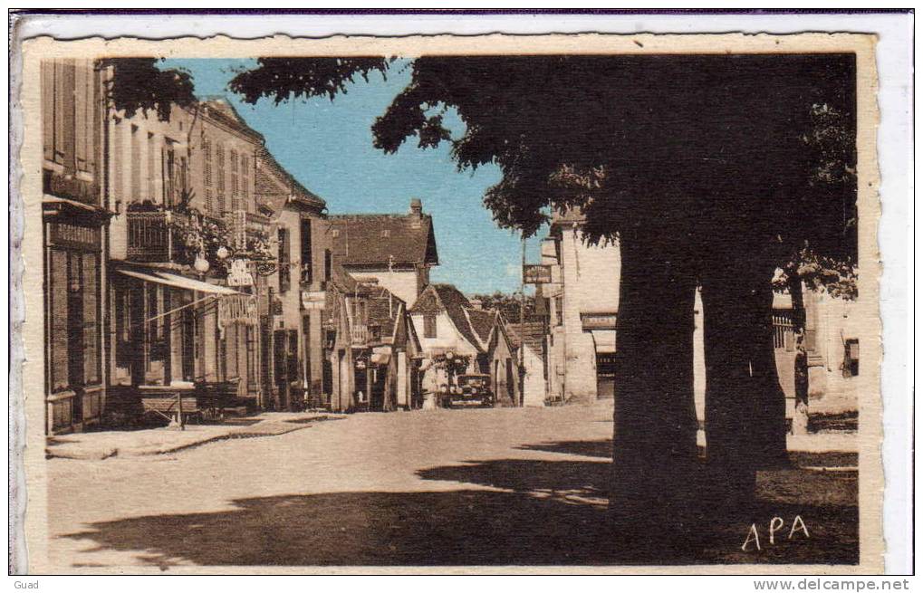 LEMBEYE - UN COIN DE LA PLACE - Lembeye