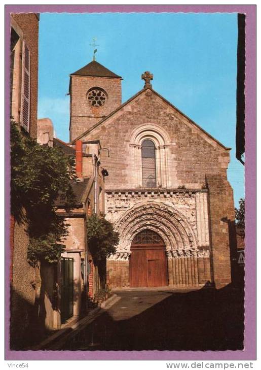 ARGENTON - CHATEAU  -- L´Eglise St-Gilles - Argenton Chateau