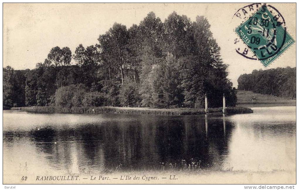 RAMBOUILLET - Le Parc. L´Île Des Cygnes - Rambouillet (Schloß)