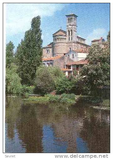 CLISSON. - L'Eglise Notre-Dame.  Cpm - Clisson