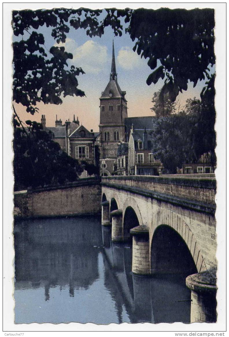 K10 - ROMORANTIN - Le Pont Sur La Sauldre Et Léglise Saint-Etienne (jolie Carte Semi-moderne) - Romorantin