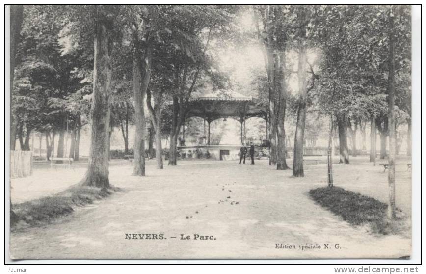 Nevers   Le Kiosque Dans Le Parc    Animation - Lormes