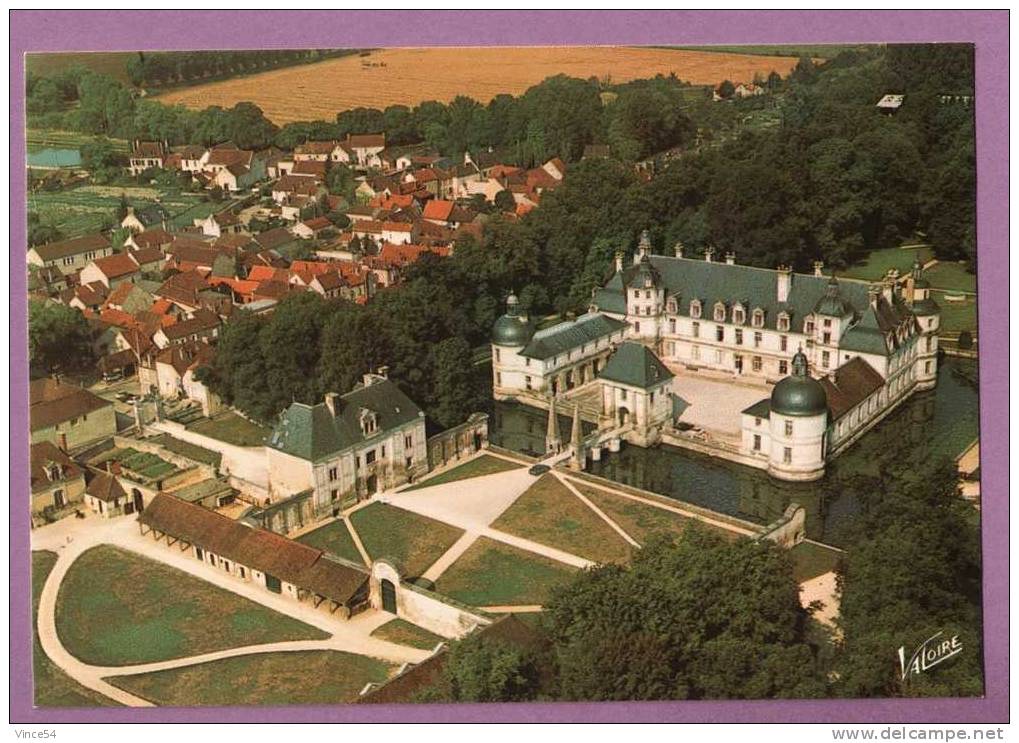 TANLAY  -  Vue Aérienne Du Château (XVIe S.), à Gauche, La Ville. - Tanlay