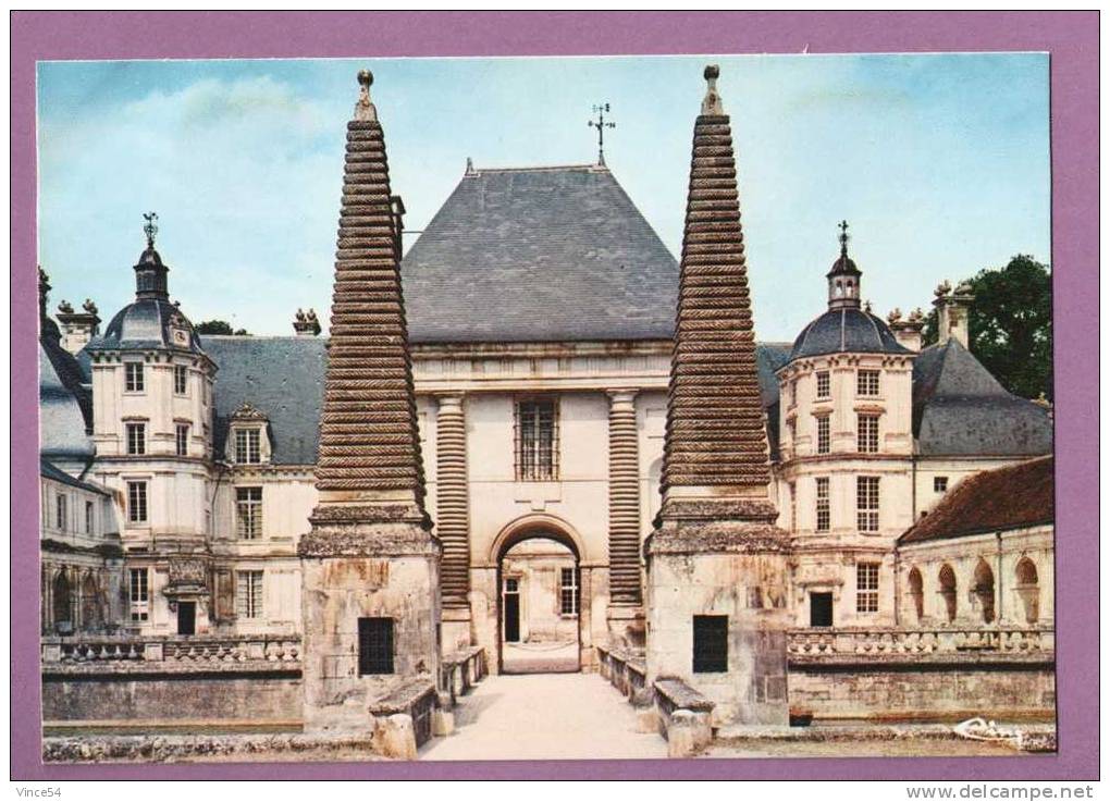 TANLAY  -  Le Château (XVIe à XVIIe S.) Vu De La Cour Verte - Tanlay