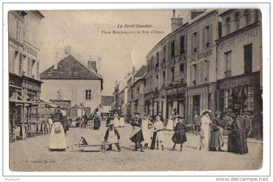 F3054 -LA FERTE-GAUCHER - Place Montesquiou Et Rue D' Alma - La Ferte Gaucher