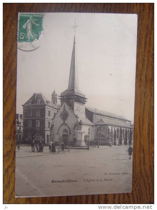 GRANDVILLIERS - L'église Et La Mairie - Grandvilliers