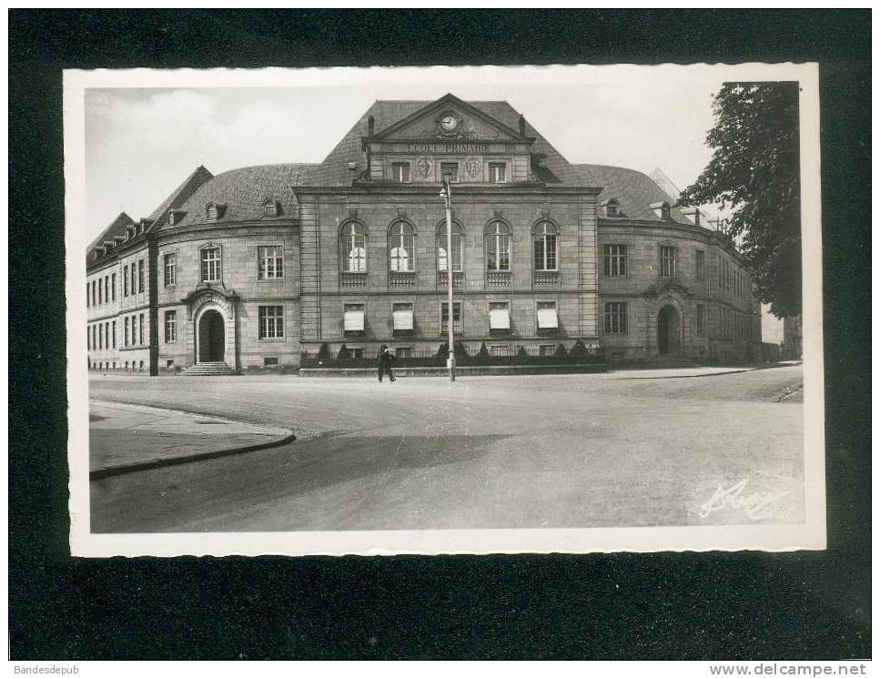 CPSM - Thionville ( Moselle 57) - Ecole Primaire ( COMBIER CIM Format CPA) - Thionville