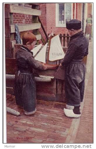 VOLENDAM PAYS-BAS Costume Folklore - Volendam