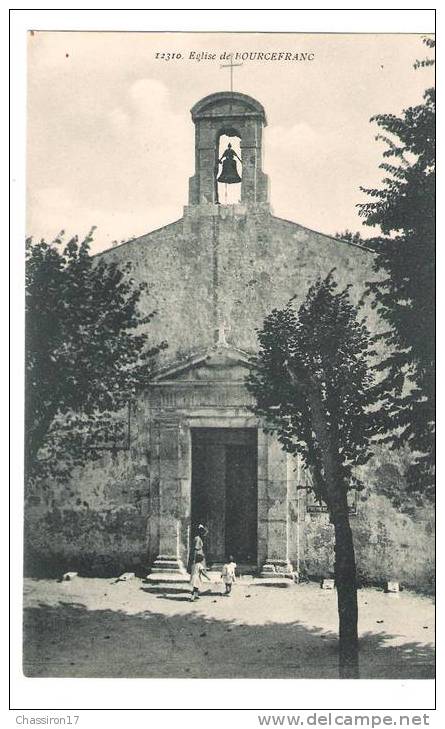 17 - BOURCEFRANC -Eglise -petite Animation Devant Le Portail -et- Intérieur - Marennes