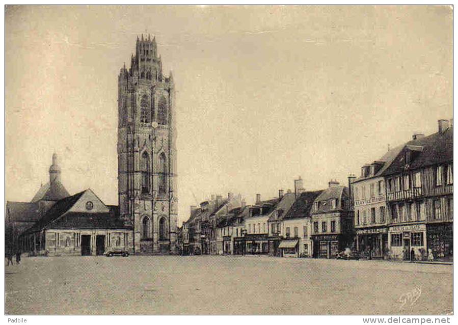 Carte Postale 27.  Verneuil-sur-Avre   La Place  Trés  Beau Plan - Verneuil-sur-Avre