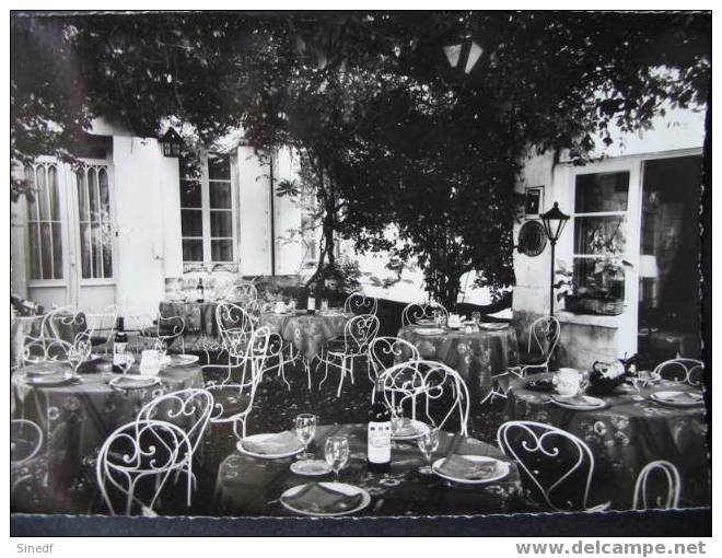 33 Gironde SAINT EMILION Logis De La Cadène La Terrasse .. Restaurant Table - Saint-Emilion