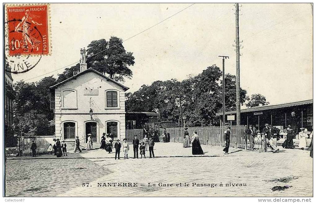 92 - HAUTS De SEINE - NANTERRE - LA GARE Et Le PASSAGE à NIVEAU - TRAIN  CHEMIN De FER - Nanterre