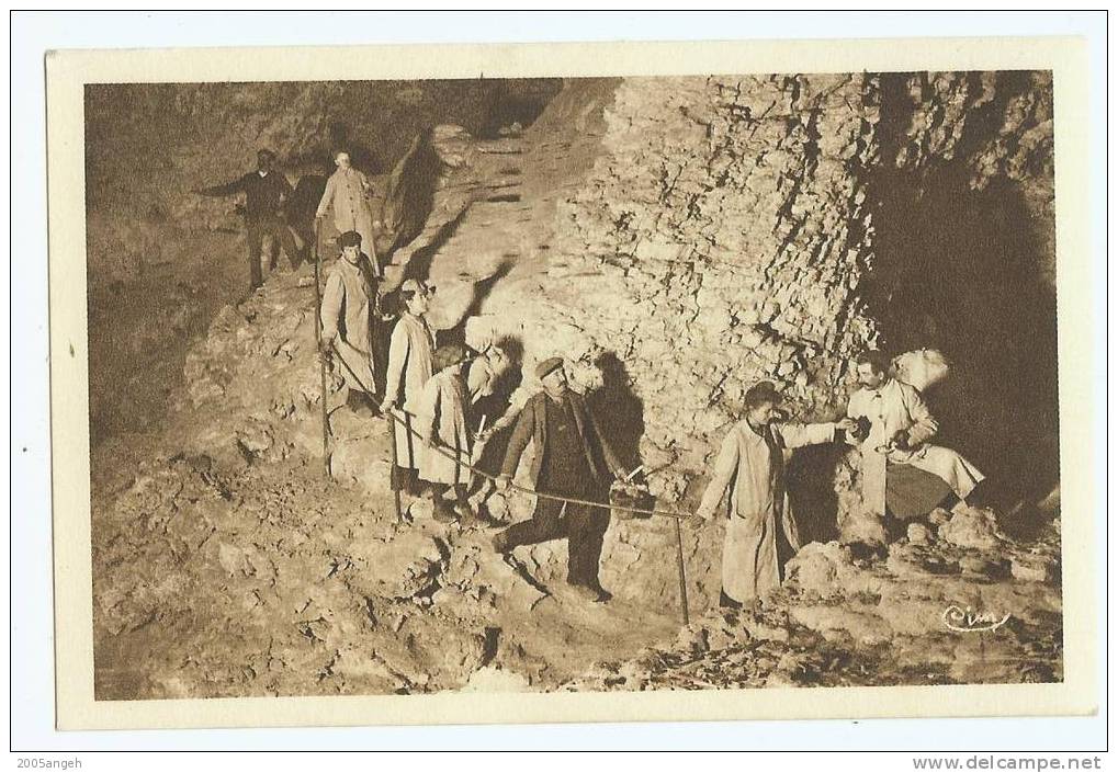 38 Dép.- Grottes De La Balme (Isère)- Caravane Allant Aux Petits Bassins. - La Balme-les-Grottes