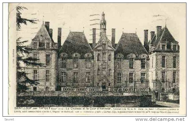 ST LOUP Sur THOUET-Le Château Et La Cour D'honneur - Saint Loup Lamaire