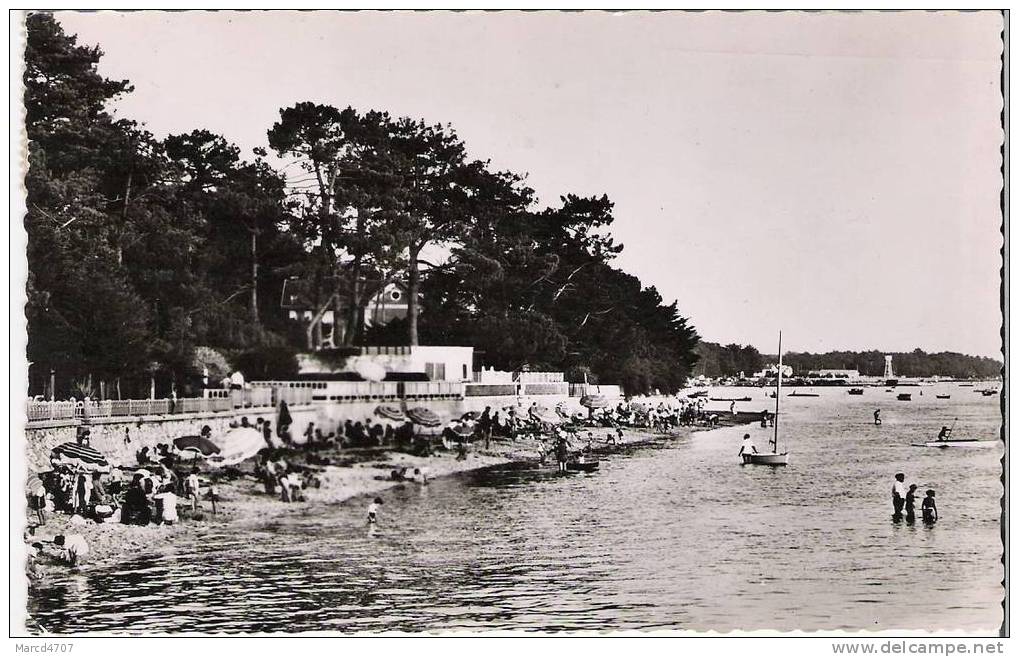 ANDERNOS Les BAINS La Plage à Marée Montante Editions Bloc Avec Timbre Recto 1955  Carte Dentelée Véritable Photo - Andernos-les-Bains