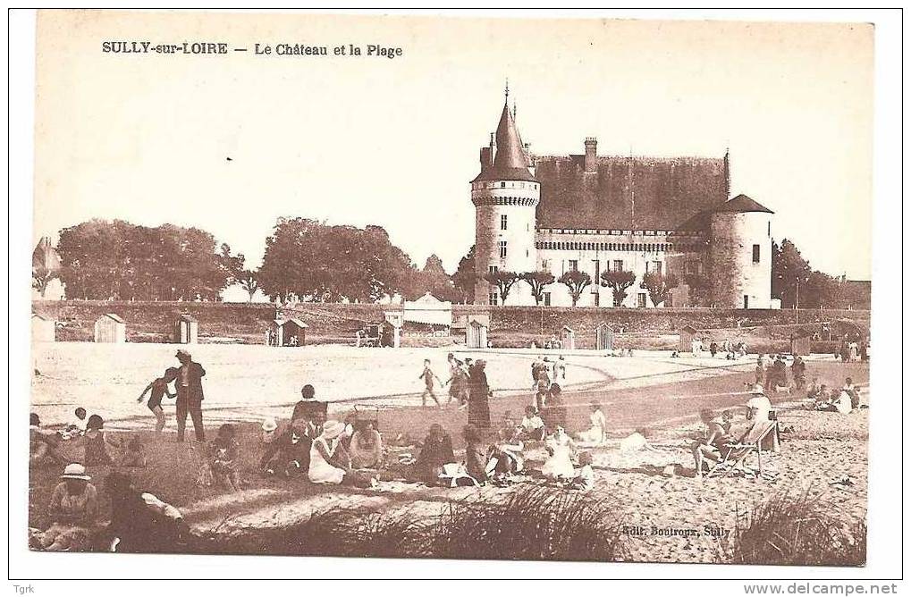 Sully Sur Loire  Le Château Et La Plage Animée - Sully Sur Loire