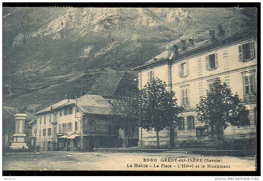 73 - GRESY-SUR-ISERE - La Mairie, La Place, L'Hôtel Et Le Monument - 1925 - Gresy Sur Isere