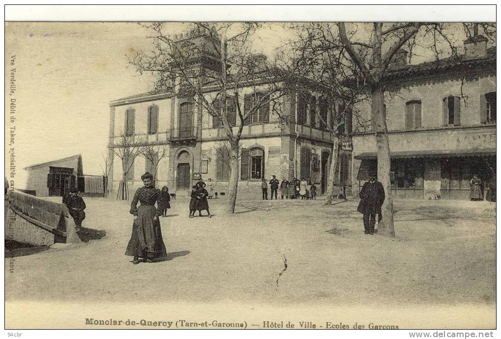 CPA (82)  MONCLAR DE QUERCY     Hotel De Ville Ecoles Des Garcons - Montclar De Quercy