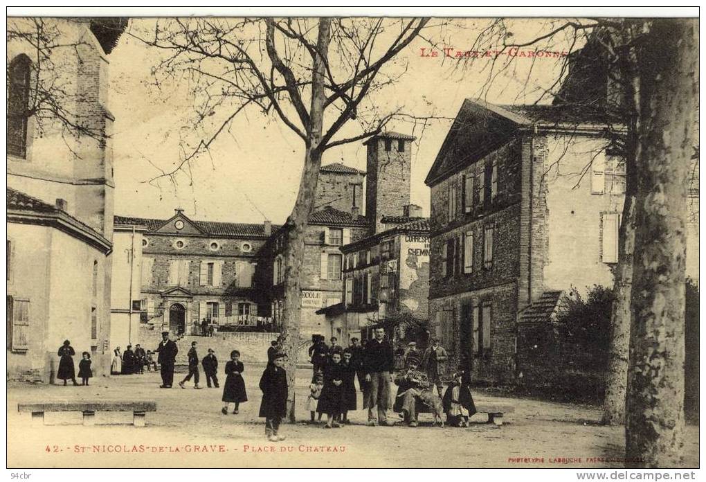 CPA (82)   SAINT NICOLAS DE LA GRAVE  Place Du Chateau - Saint Nicolas De La Grave
