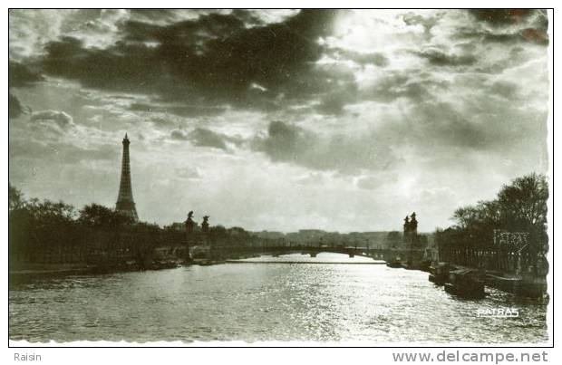 75 Seine Paris Les Jolis Coins De Paris Un  Coucher De Soleil Sur La Seine  Ed. Patras CPA  Glacée  Dentelée BE - La Seine Et Ses Bords