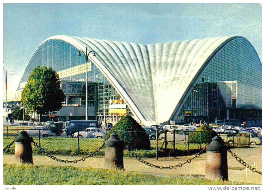 Carte Postale 92. Puteaux  Rond-point De La Défence  Palais Des Industries Et Techniques Trés  Beau Plan - Puteaux