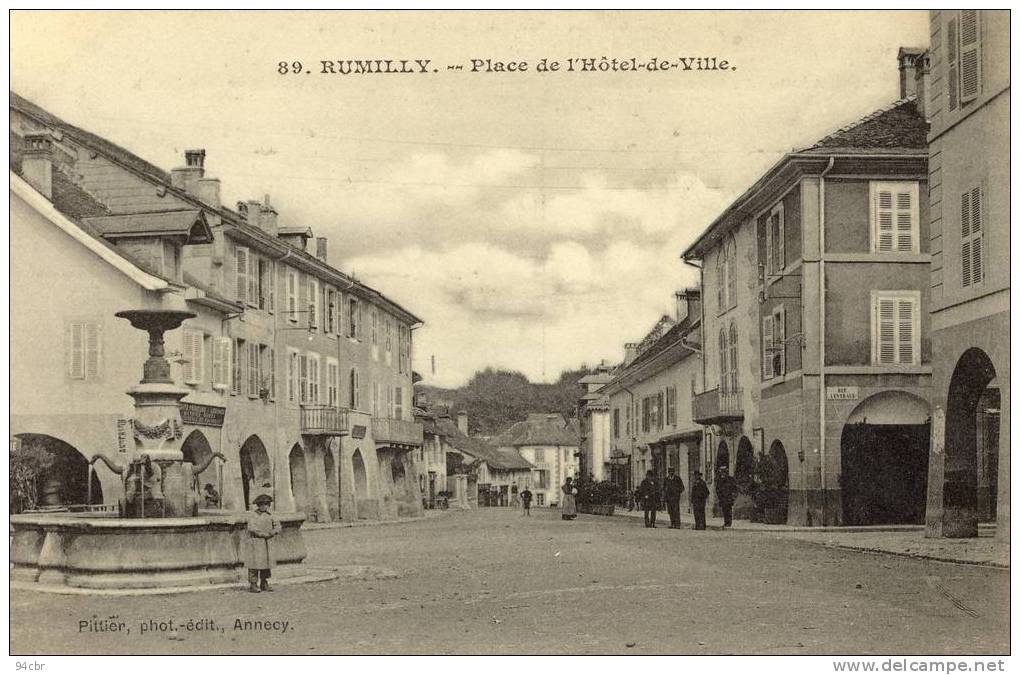 CPA (74)  RUMILLY  Place De L Hotel De Ville - Rumilly