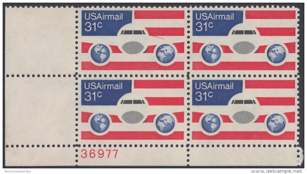 !a! USA Sc# C090 MNH PLATEBLOCK (LL/36977) - Planes; Globes & Flags - 3b. 1961-... Nuovi