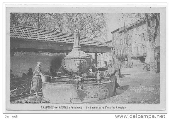 84 /FL/ BEAUMES DE VENISE, Le Lavoir Et Sa Fontaine Romaine, ANIMEE, Biscarat Edit - Beaumes De Venise