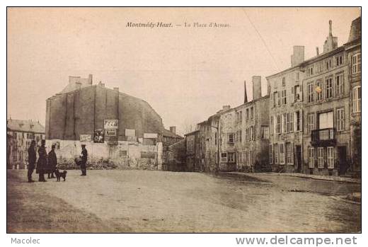 55 MONTMEDY  LA PLACE  D ARMES - Montmedy