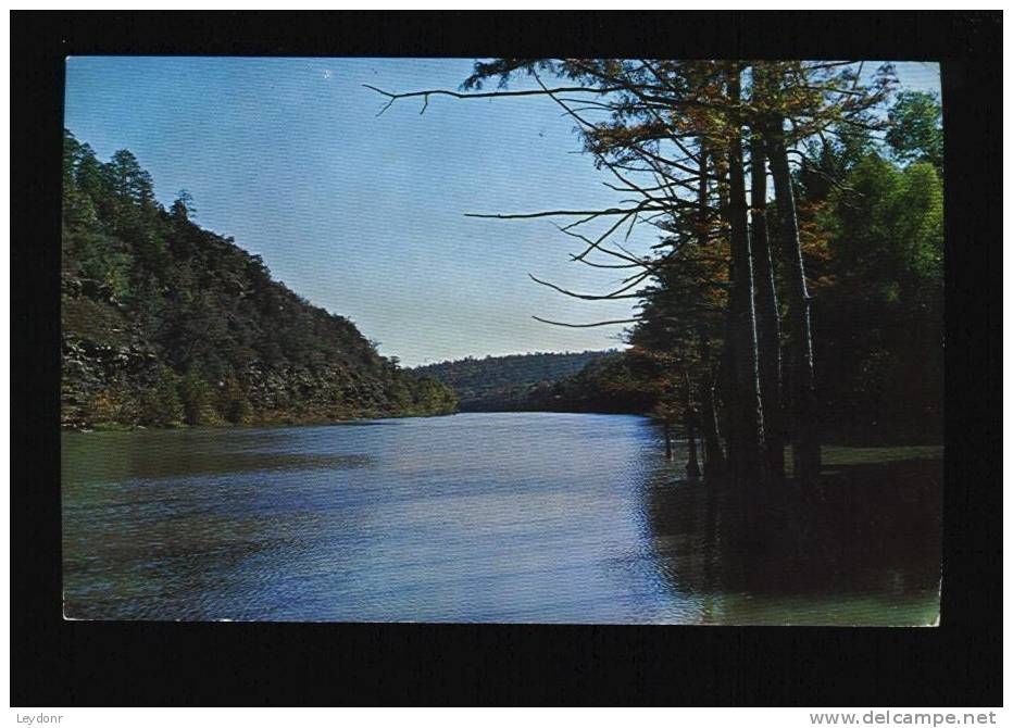 Beavers Bend State Park, River Scene - Located In The Kiamichi Mountains Southeastern Oklahoma - Sonstige & Ohne Zuordnung