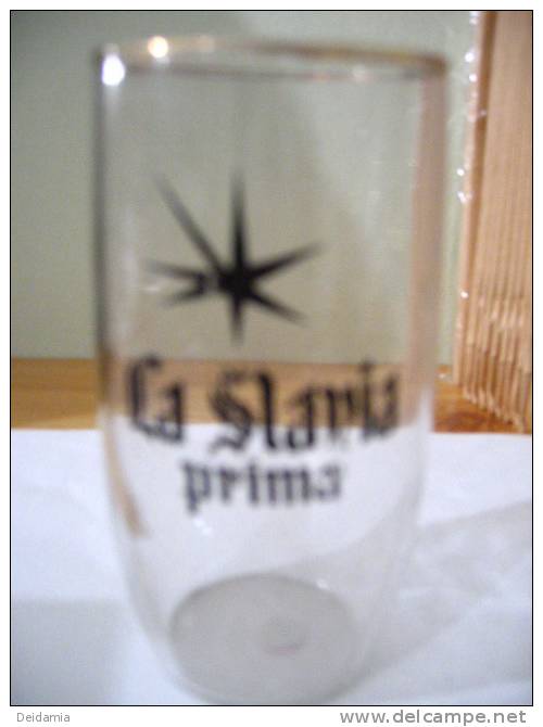 *VERRE A BIERE LA SLAVIA PRIMA. LETTRAGE NOIR ET DORURES - Verres