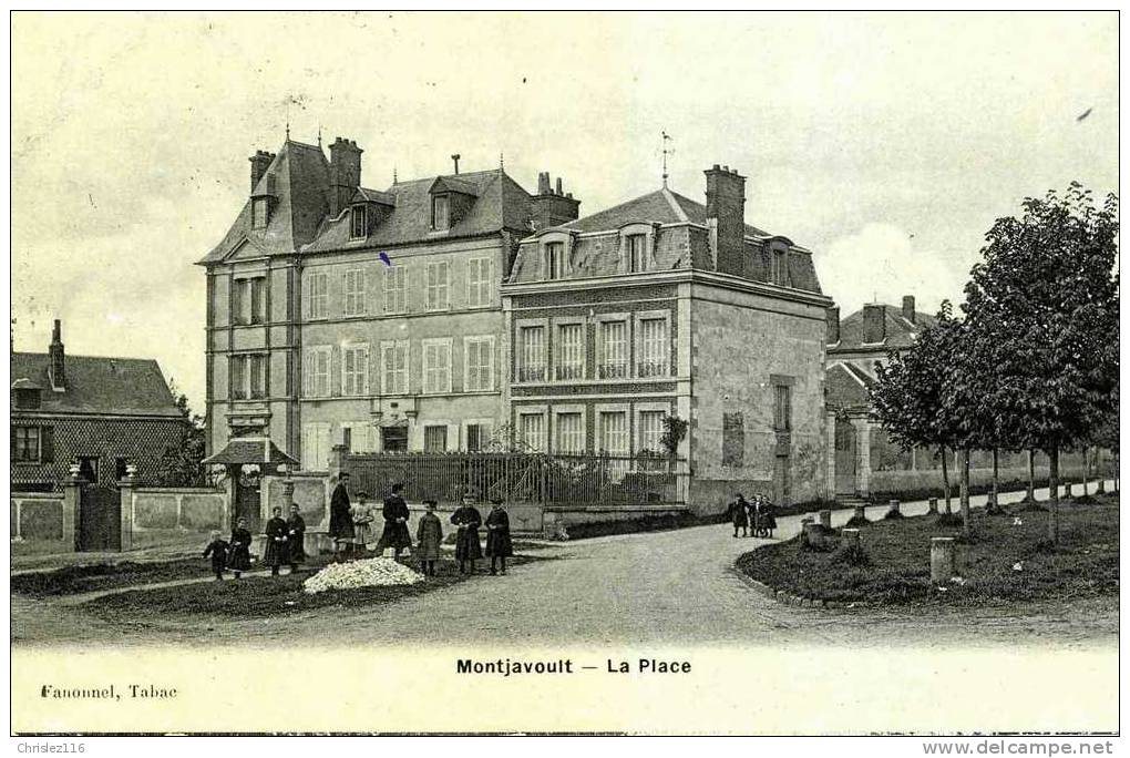 60 MONTJAVOULT La Place  Superbe Animation  1908 - Montjavoult