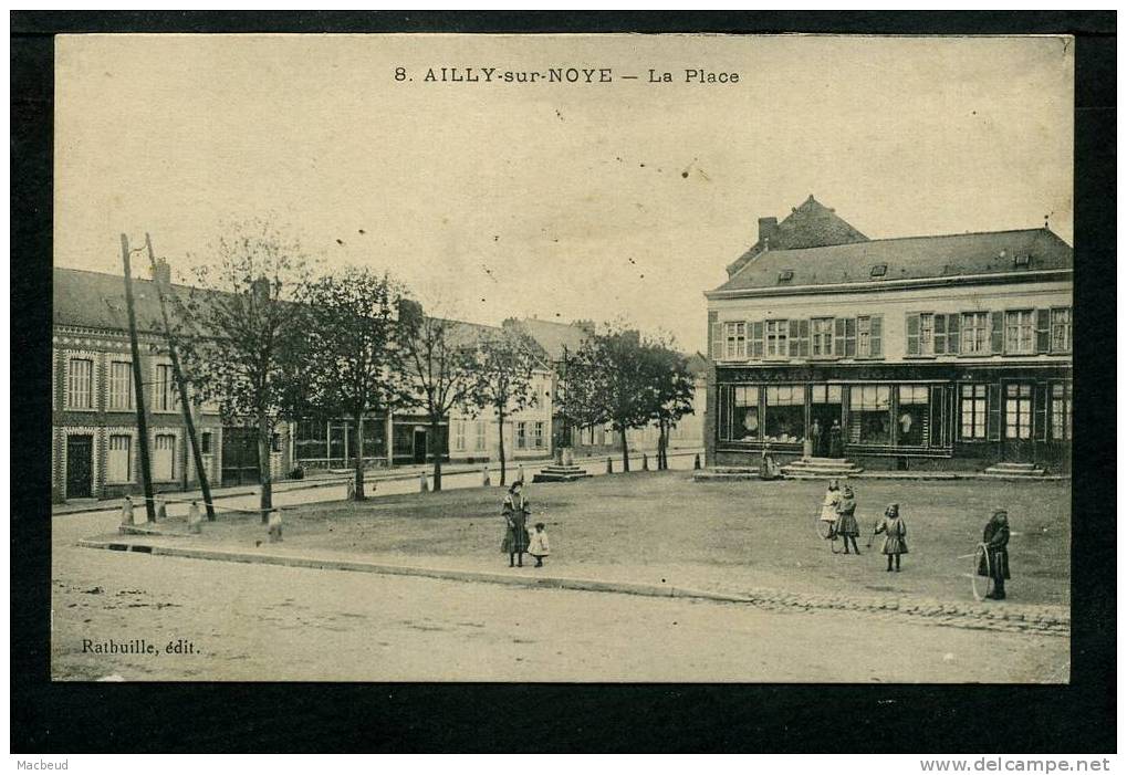 80 - AILLY SUR NOYE - La Place - PETITE ANIMATION - Ailly Sur Noye