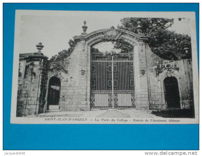 17) Saint-jean D´angély - La Porte Du Collège- Entrée De L'ancienne Abbaye -  Année 1935 - EDIT  Guiastrennec - Saint-Jean-d'Angely