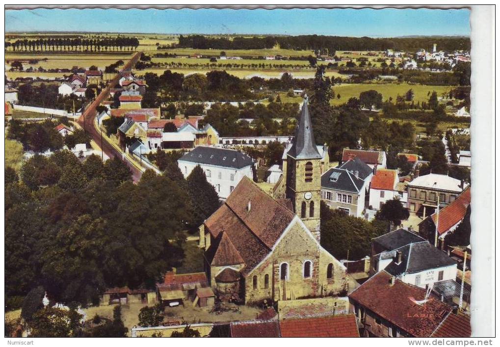 SUPERBE CPSM..LE MESNIL SAINT DENIS..BELLE VUE AERIENNE DE L EGLISE.. - Le Mesnil Saint Denis