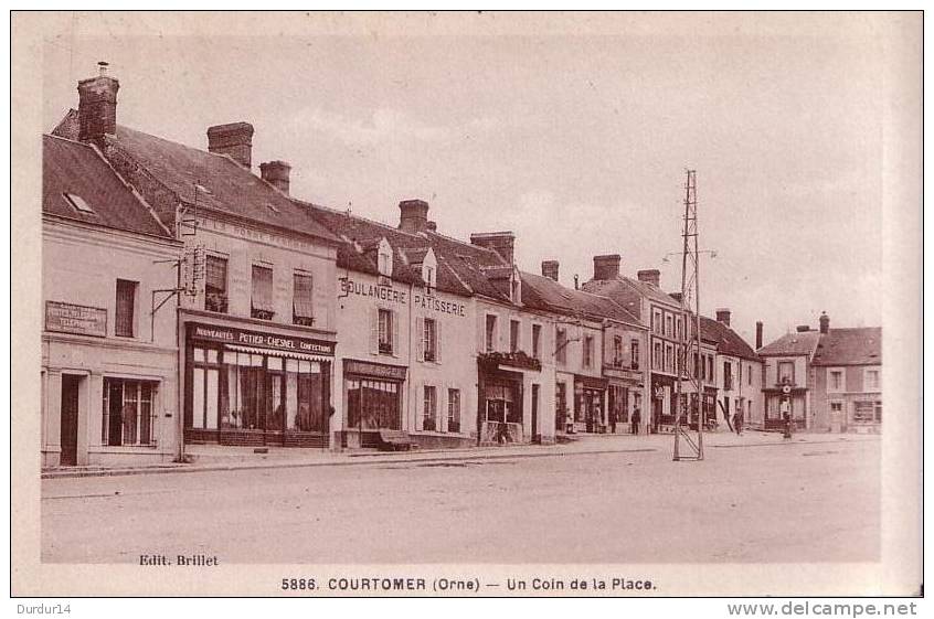 COURTOMER (Orne).   Un Coin De La Place - Courtomer