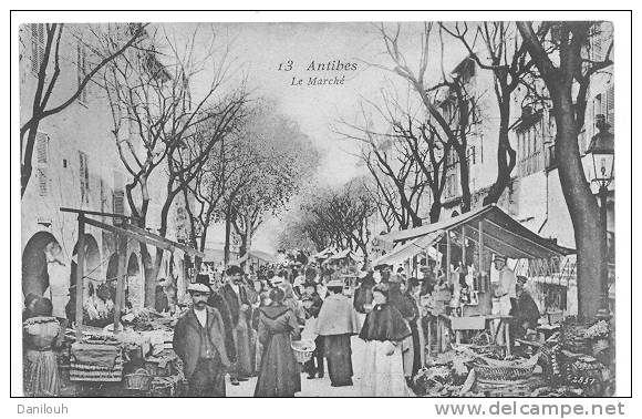 06 /FL/ ANTIBES / Le Marché, N° 13, Tres Animée, - Antibes