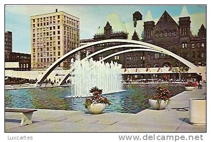 THE POPULAR REFLECTING POOL AND FOUNTAIN .TORONTO .ONTARIO.CANADA. - Toronto