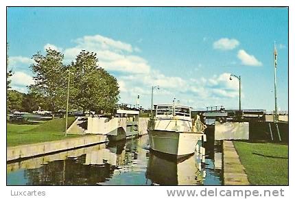 THE RIDEAU CANAL AND LOCK.  OTTAWA.ONTARIO.CANADA. - Ottawa