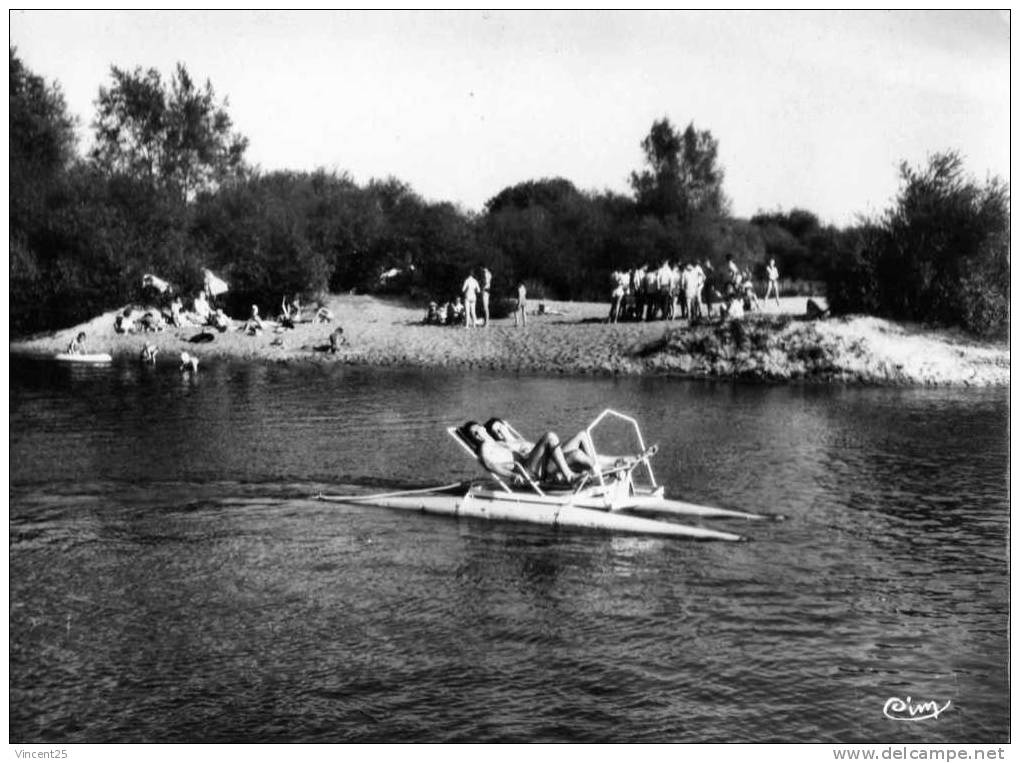 Beaugency La Plage Loiret 1950 Pedalos  Combier - Beaugency