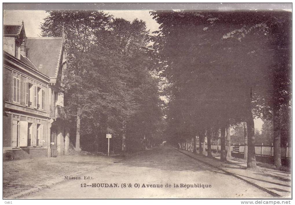 78 --- Houdan --- Avenue De La Republique - Houdan