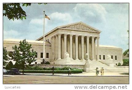 UNITED STATES SUPREME COURT NEAR THE U.S. CAPITOL. - Washington DC