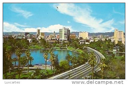 WORLD-FAMOUS WILSHIRE BLVD,AND BEAUTIFUL McARTHUR PARK.LOS ANGELES.CALIFORNIA. - Los Angeles