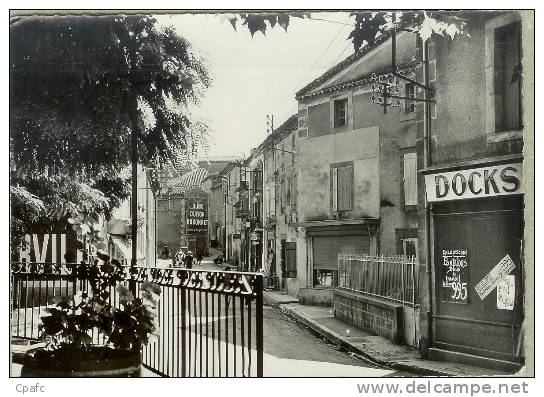 CP 1950 CAPENDU - RUE DE VERDUN - MAGASINS-PUB DUBONNET - Capendu