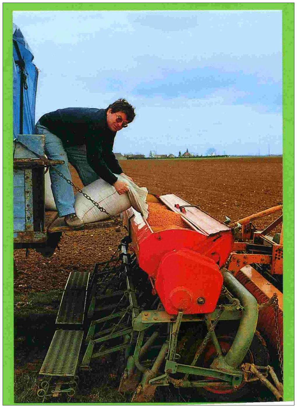 ORLU 1994 EN BEAUCE REMPLISSAGE DU SEMOIR NODET GOUGIS AVEC SEMENCE D ORGE PHOTO M. LAURENT CARTE SUPERBE ETAT - Cultivation