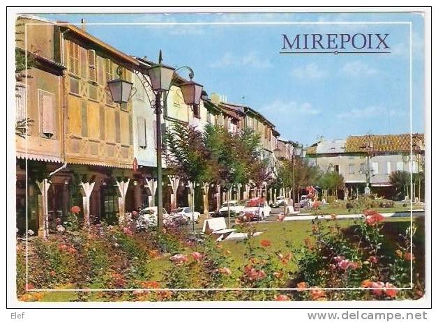 MIREPOIX (Ariège) La Place , Les Couverts (XIIIe S.) ; Coccinelle Volkswagen, DS CITROEN  ; TB - Mirepoix