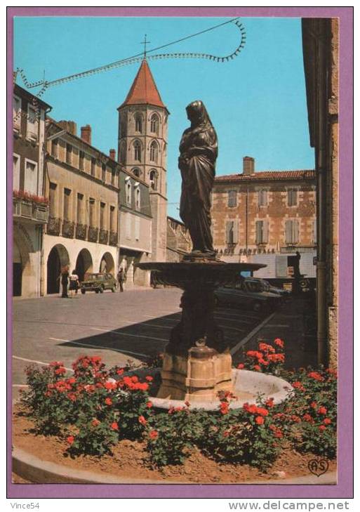 FLEURANCE  -  La Fontaine - Place De L´Hôtel De Ville - FIAT 127 - Fleurance