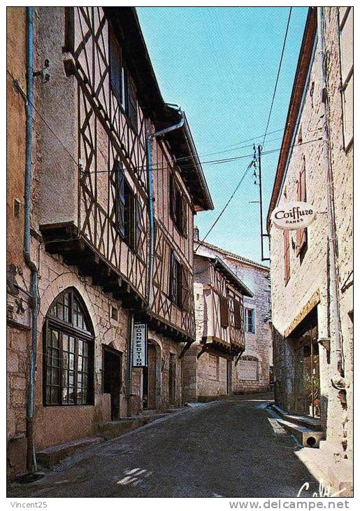 Montcuq6 1980 Le Salon De Coiffure De Montcuq Et Le Magasin De  Confection De Montcuq Lot - Montcuq