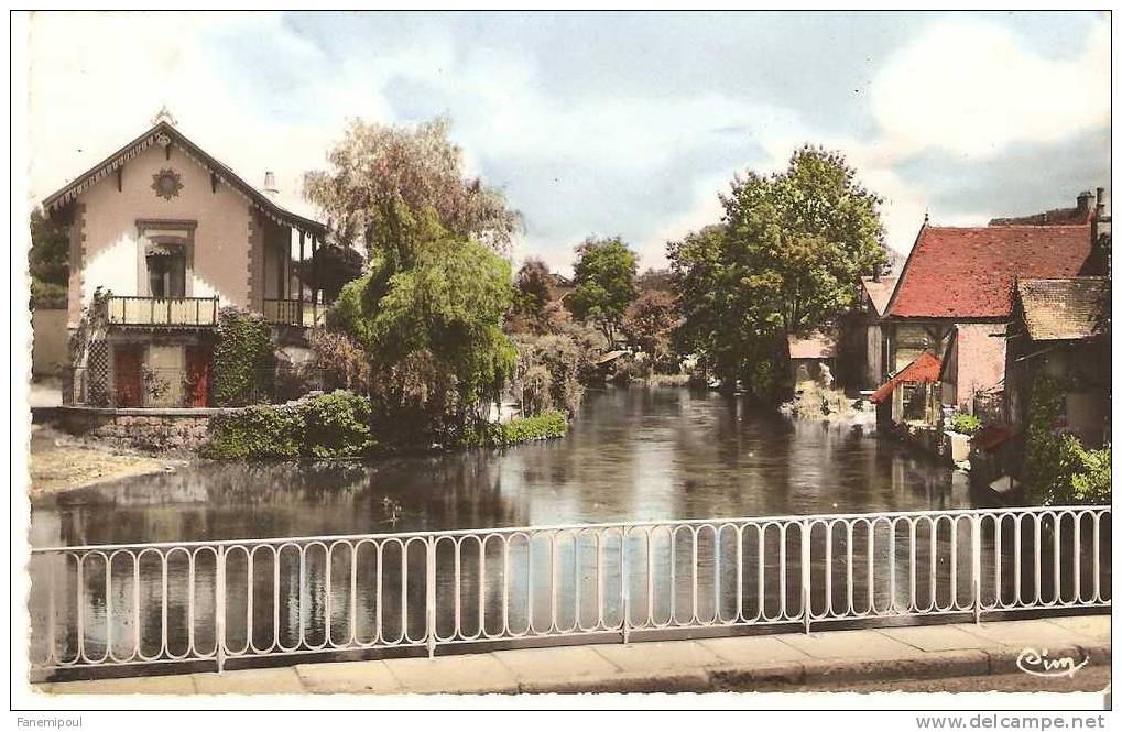 MIREBEAU-SUR-BEZE . Le Chalet - Mirebeau